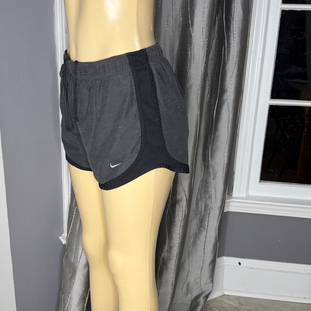 Nike Adri-Fit Women's Black/Gray Athletic Shorts with Contrast Trim Sz M - Picture 2 of 7